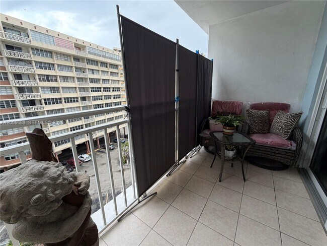 Building Photo - 1801 S Ocean Dr