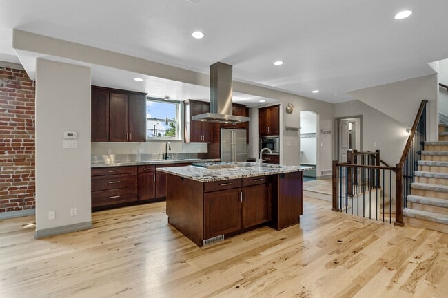 Building Photo - 1275 S Clayton St