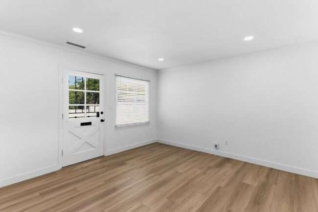 Building Photo - 2215 Marigold Pl