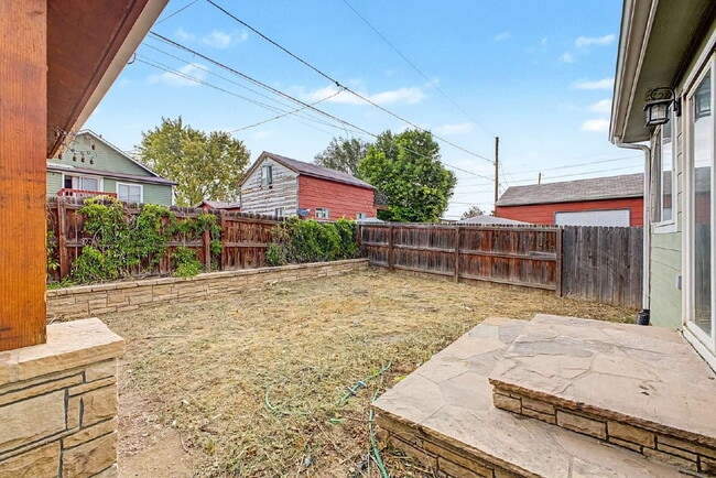 Building Photo - "Charming 3-Bedroom Duplex in Englewood with 2 Full Baths - Your Ideal Home Awaits!"