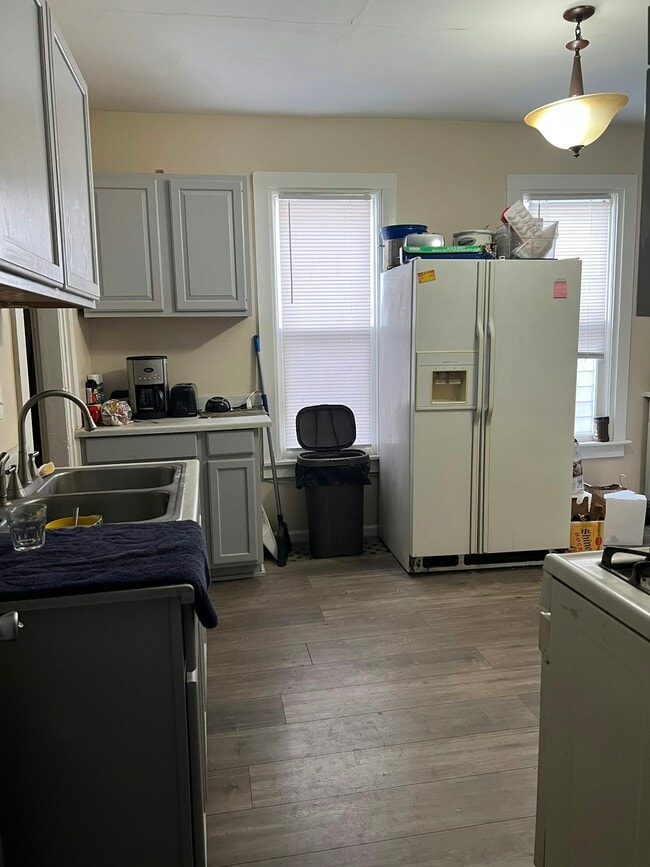 Building Photo - 935 Prospect Ave NE