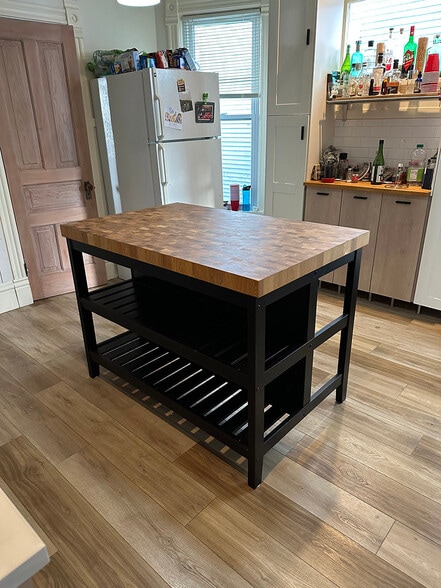 Building Photo - 209 S Broom St