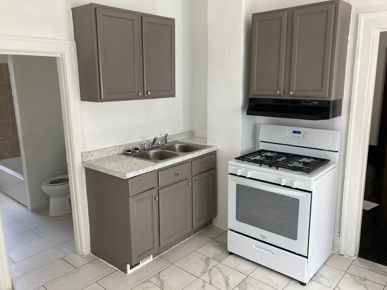 Kitchen Sink - 12087 Saint Aubin St
