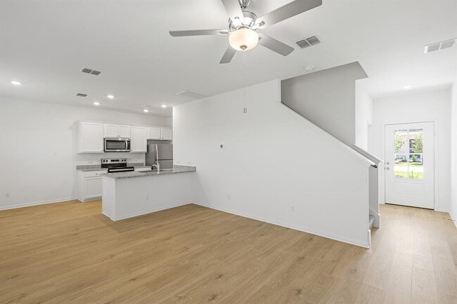 Building Photo - 120 Desert Hare Dr