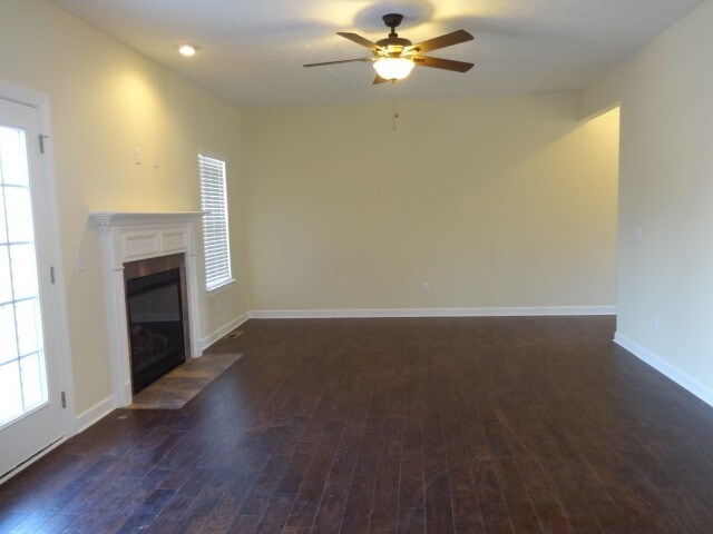 Building Photo - 5566 Oak Chase Dr