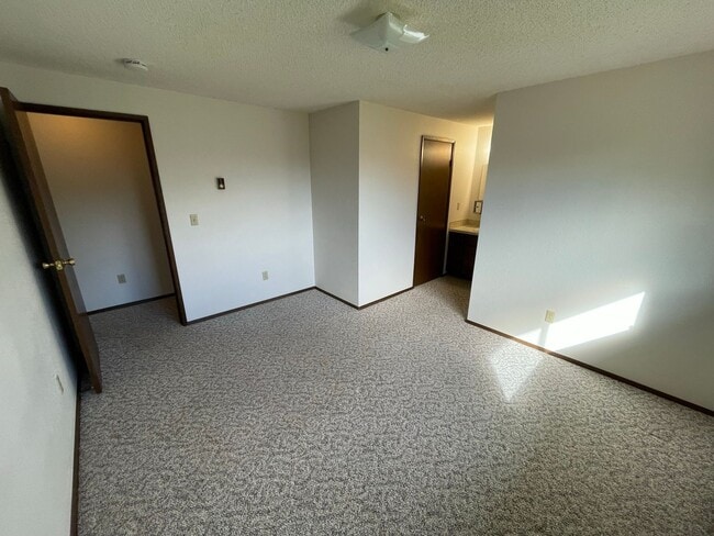 Building Photo - 3801 37th Dr