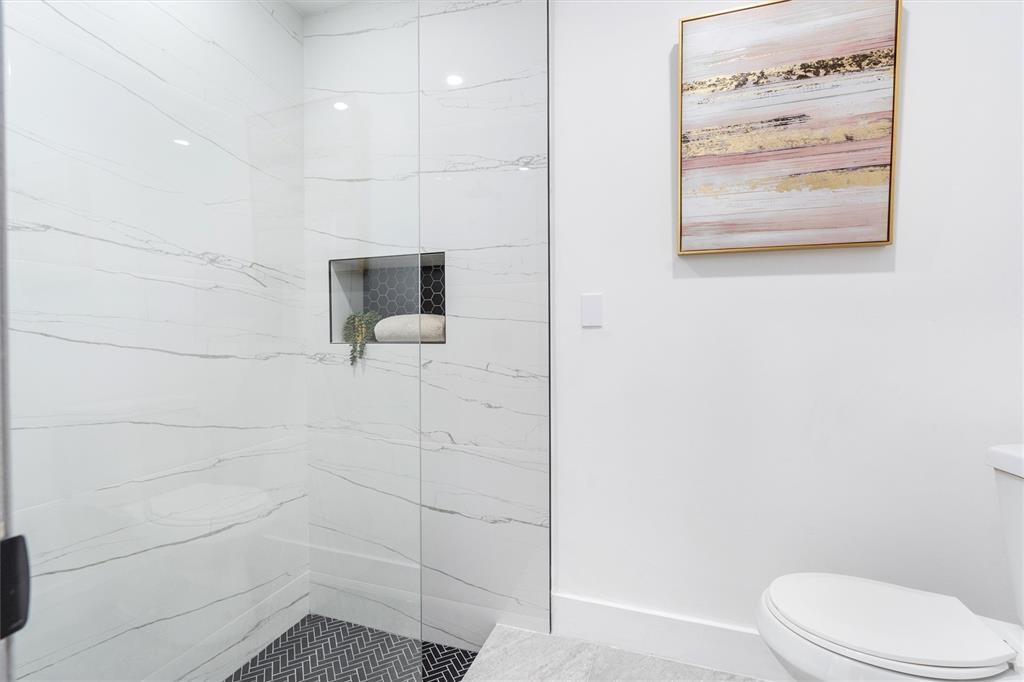 Building Photo - 4920 NW 83rd Ter