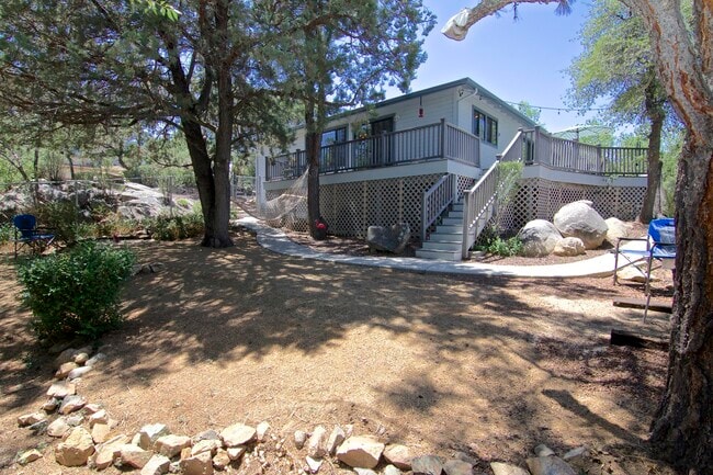 Building Photo - 1444 Vista Rd