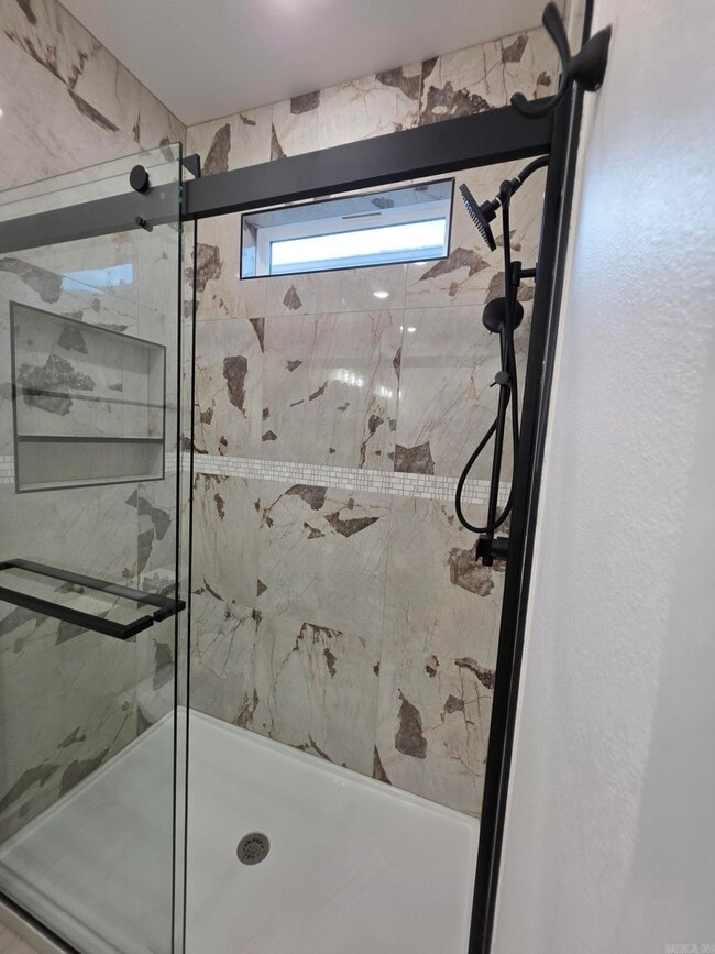 Building Photo - 1814 E 4th St