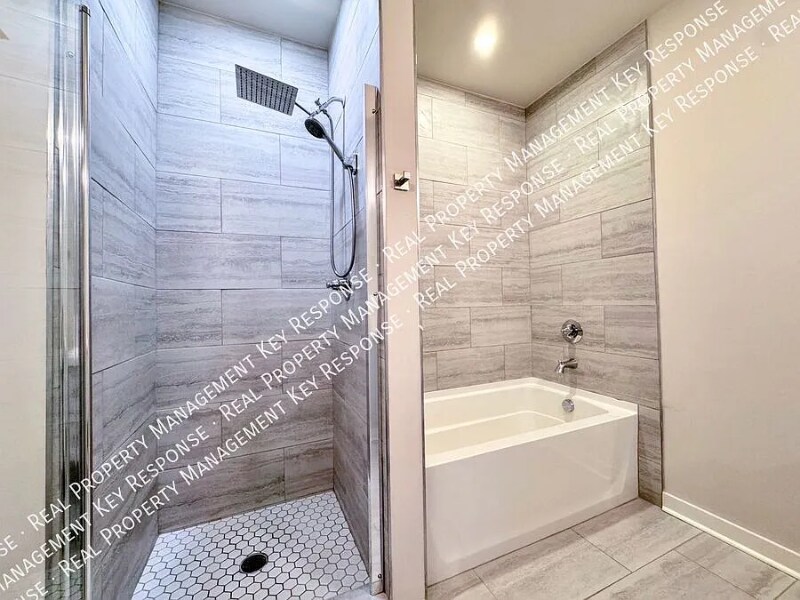 Building Photo - 3619 Hydes Ferry Rd