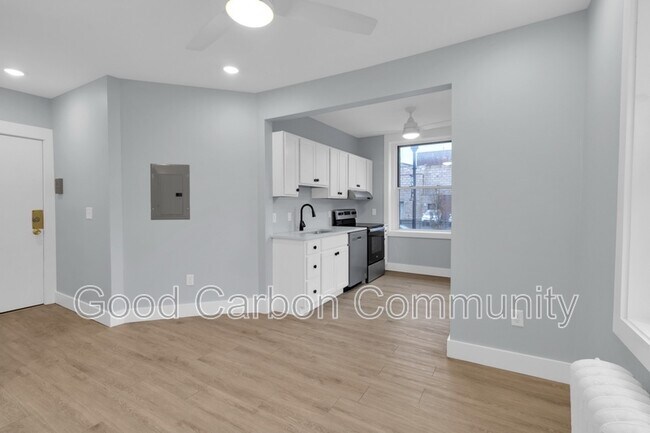 Building Photo - 131 Allen St