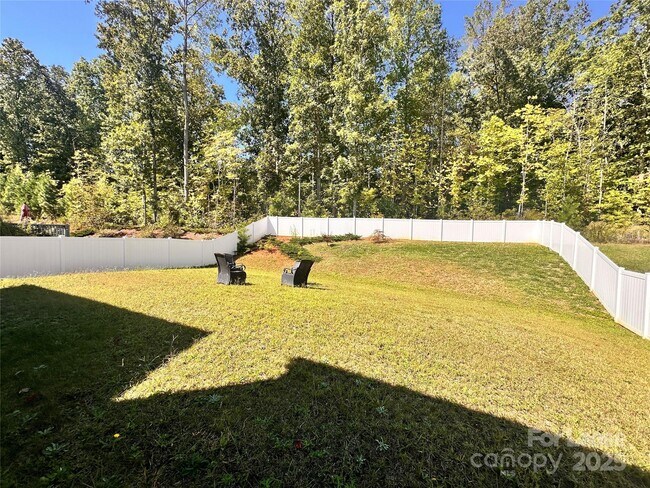 Building Photo - 5125 Saddleback Dr