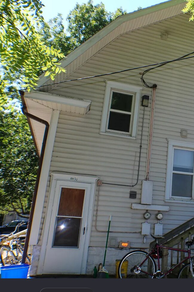 Building Photo - 614 N Gilbert St