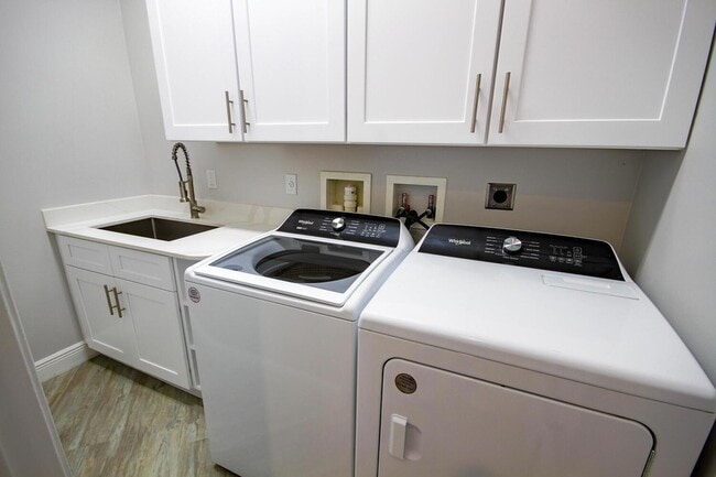 Building Photo - 9845 Cobblestone Creek Dr