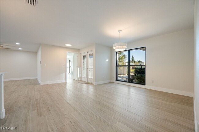 Building Photo - 5308 Shalley Cir E