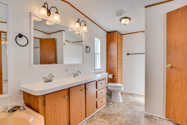 Building Photo - 892 W Five Notch Rd