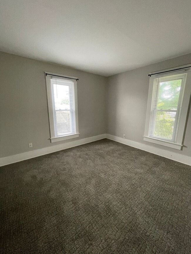 Building Photo - 4 Bedroom Home Near Downtown Goshen