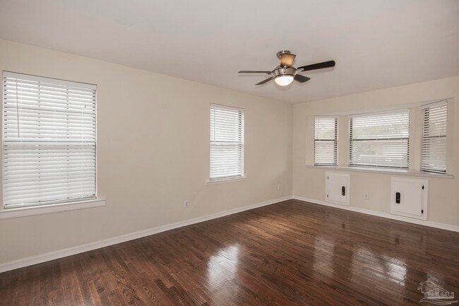 Building Photo - 6314 White Oak Dr