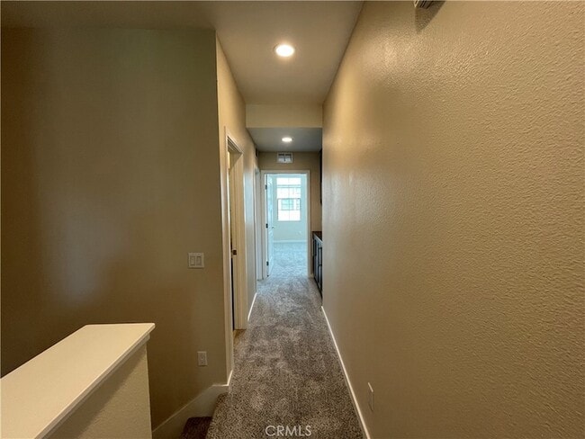 Building Photo - 501 W Maple Ave