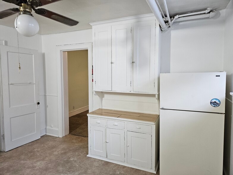 Building Photo - 2910 James Ave S