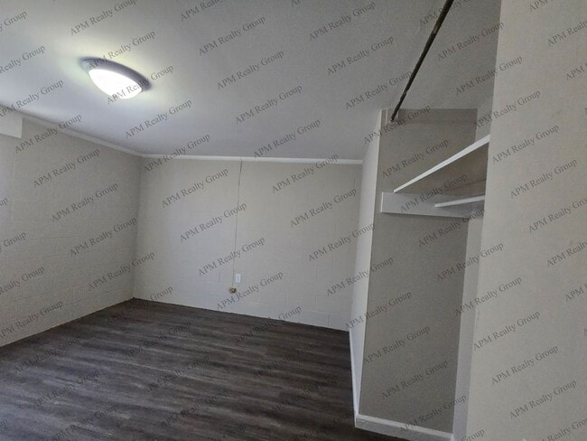 Building Photo - Renovated two bedroom near Harden Street - 50% first month.