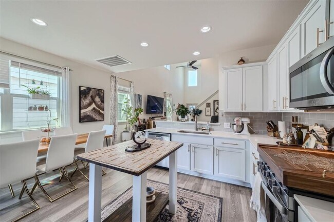 Building Photo - 8005 Linnie Ln