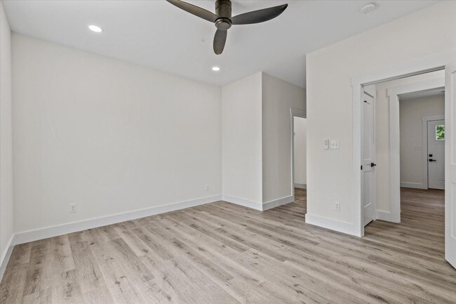 Building Photo - 3900 Lilac Ave