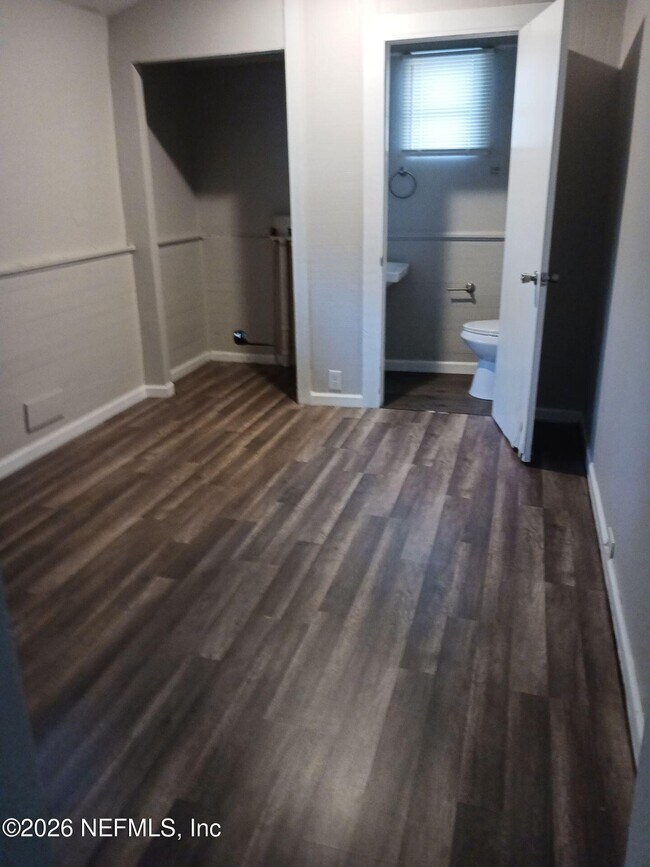 Building Photo - 1137 E 14th St