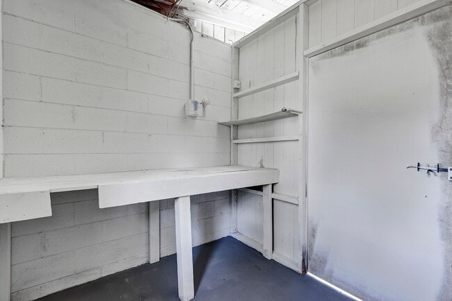 Building Photo - Beautifully Refreshed 3-Bedroom Home – Modern Kitchen & Spacious Interior