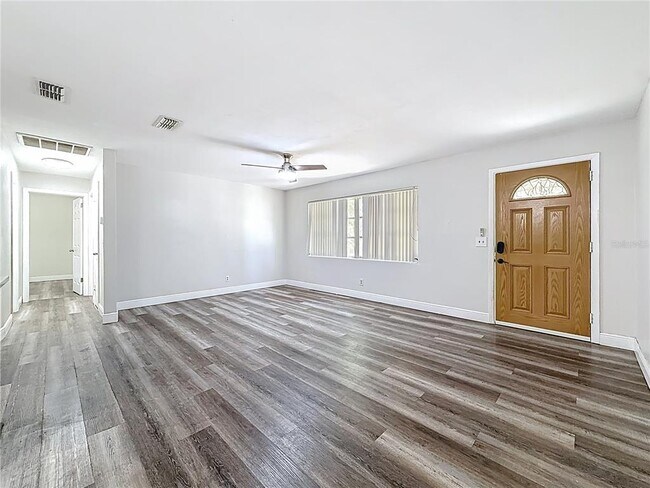 Building Photo - 1614 Braund Ave