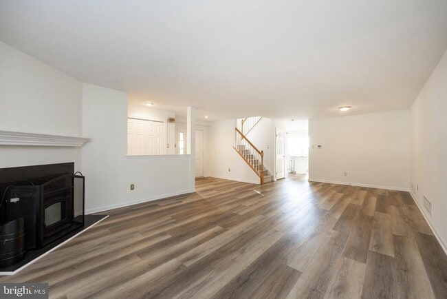 Building Photo - 112 Whistling Swan Ln