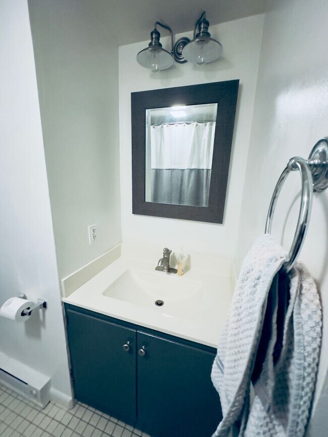 Building Photo - 104 Stratford Ct