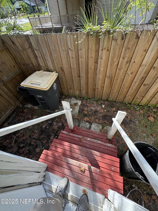 Building Photo - 1817 Lakewood Rd