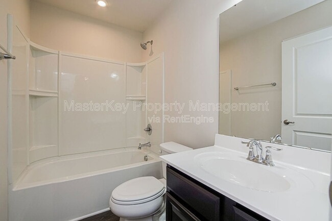 Building Photo - 945 Arnold Place Dr