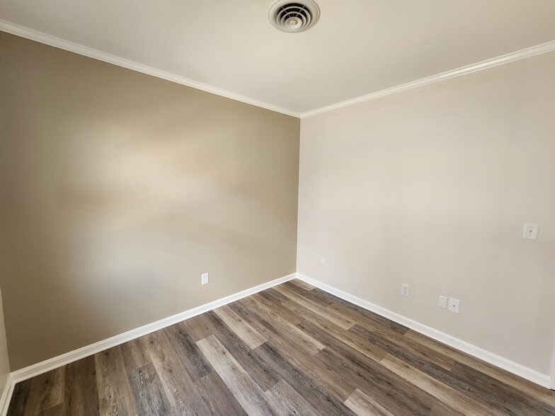 Building Photo - 860 Beaglin Park Dr