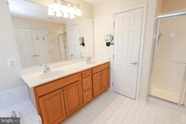 Building Photo - 23305 Hyacinth Ln