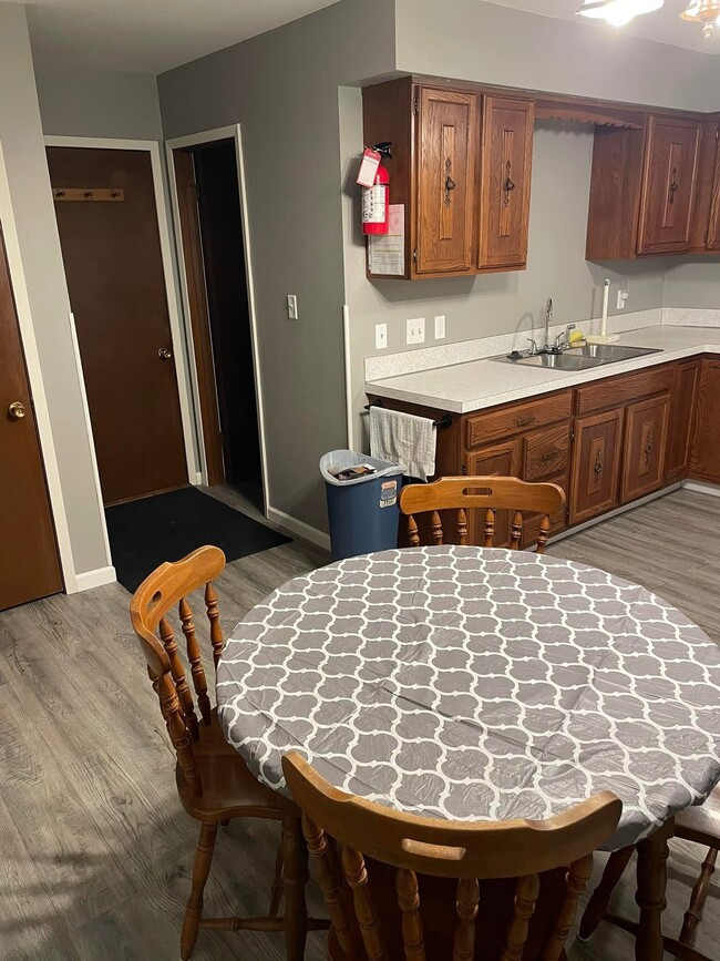 Dining area in kitchen - 1706 W 3rd St