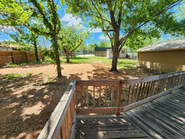Building Photo - 3/1 Charmer in West Lampasas