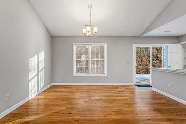 Building Photo - SW - Like New Home, Vaulted LR Ceiling, Fire Place, Wood Flooring, Several Updates!