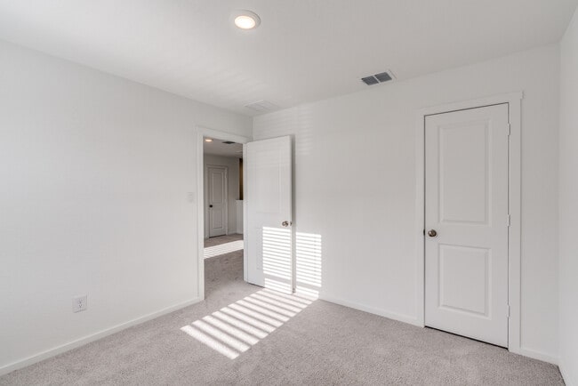 Building Photo - 3335 Gingham Pt