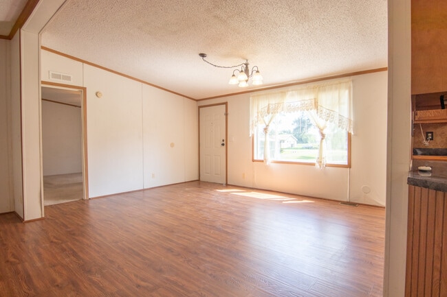 Building Photo - 1520 Linzay St