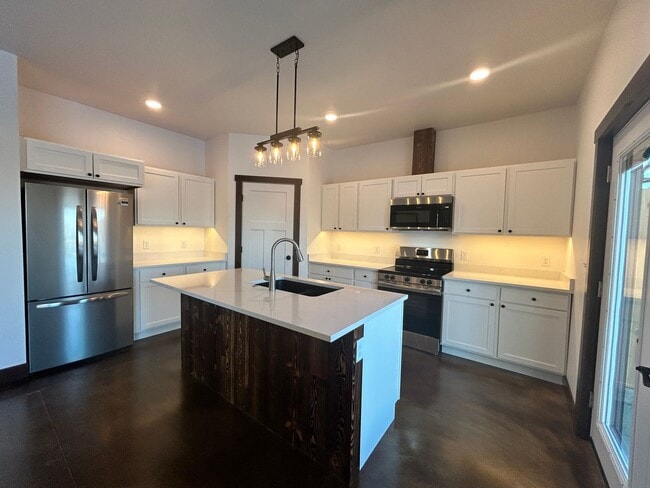 Building Photo - 487 Ashleigh Ln