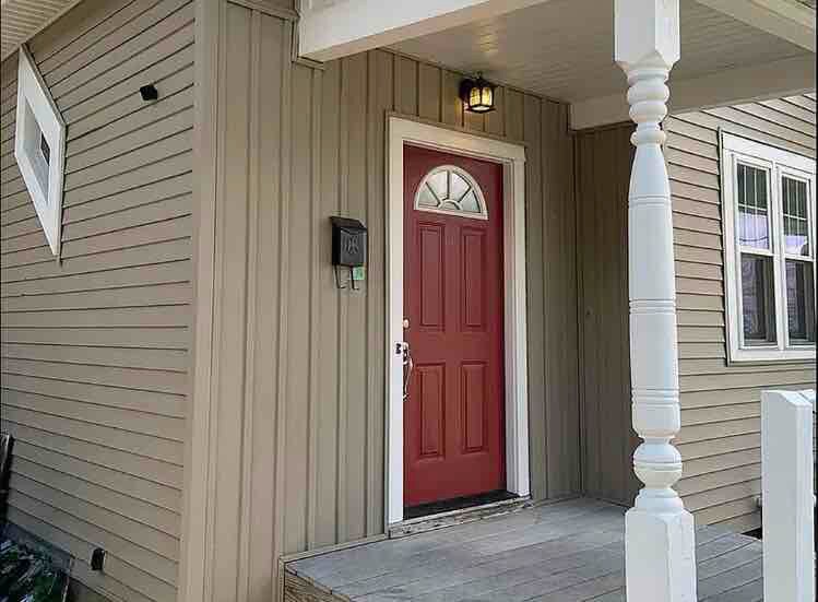 Primary Photo - 108 Carrier St NE