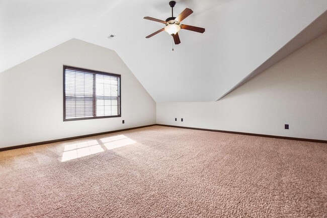 Building Photo - Pet Friendly Four Bedroom!