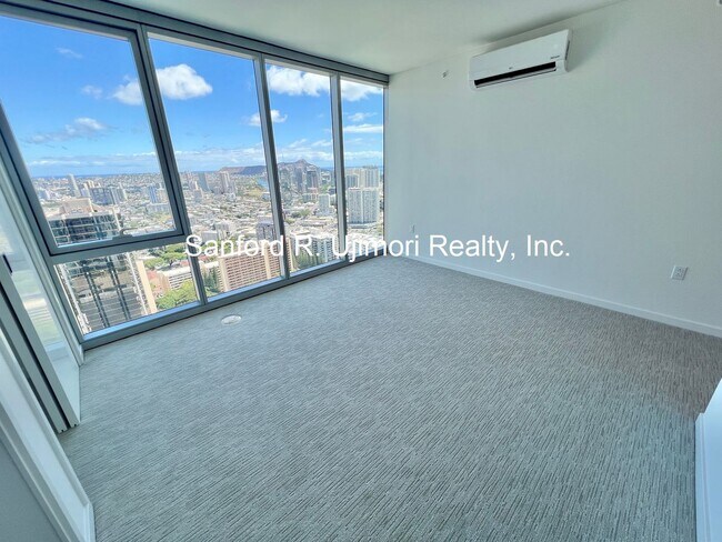 Building Photo - lion4301
