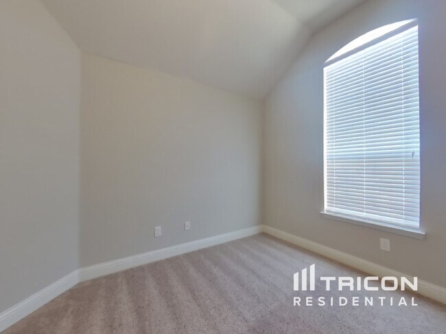 Building Photo - 3600 Meadowtrail Ln