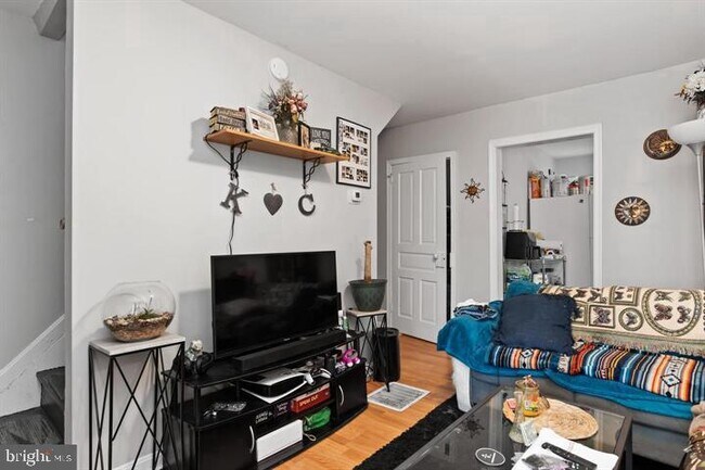 Building Photo - 220 Lincoln St