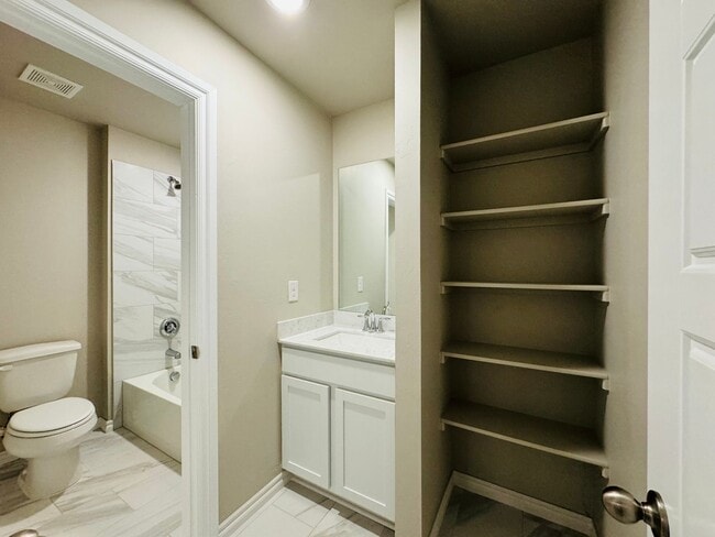 Building Photo - Deer Creek Schools + 4 Bedrooms + Newer Home in The Falling Springs Addition