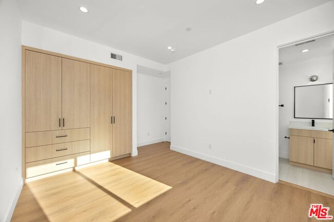 Building Photo - 6239 Banner Ave