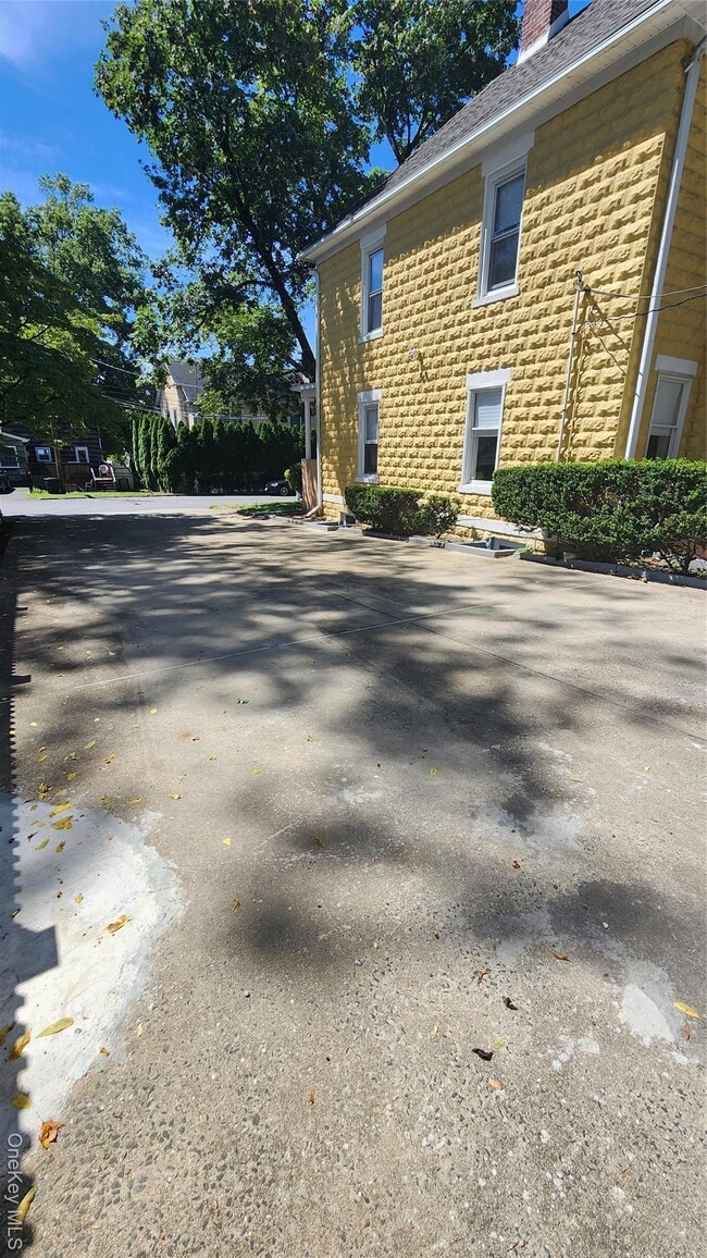 Building Photo - 38 Moulton Ave